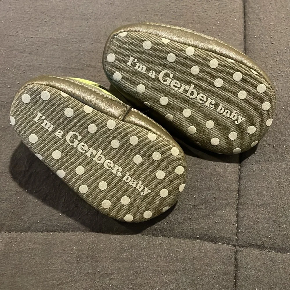 0-3m Gerber baby shoes